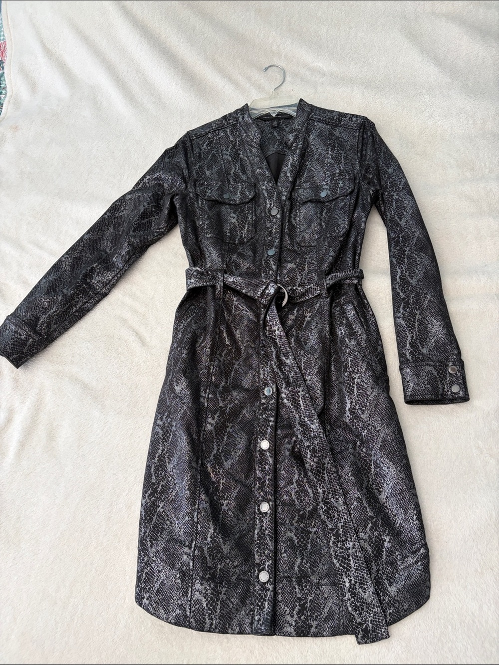 White House Black Market Black & Gray StretchSnake-Print Long-Sleeve Shirt Dress